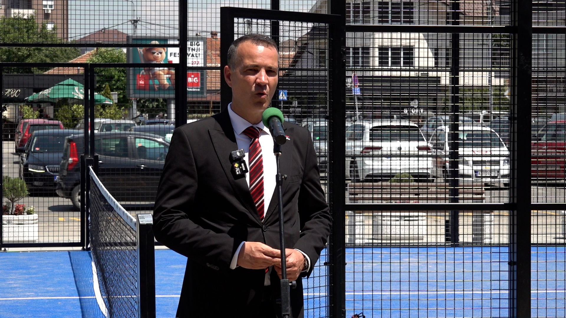 Krusevac, Ivan Manojlovic gradonacelnik Krusevca, zahvaljujemo Ministarstvu za drzavnu upravu i lokalnu samoupravu koje je pomoglo da grad Krusevac dobije jedan ovako savremeni sportski objekat Krusevac, Ivan Manojlovic gradonacelnik Krusevca, zahvaljujemo Ministarstvu za drzavnu upravu i lokalnu samoupravu koje je pomoglo da grad Krusevac dobije jedan ovako savremeni sportski objekat